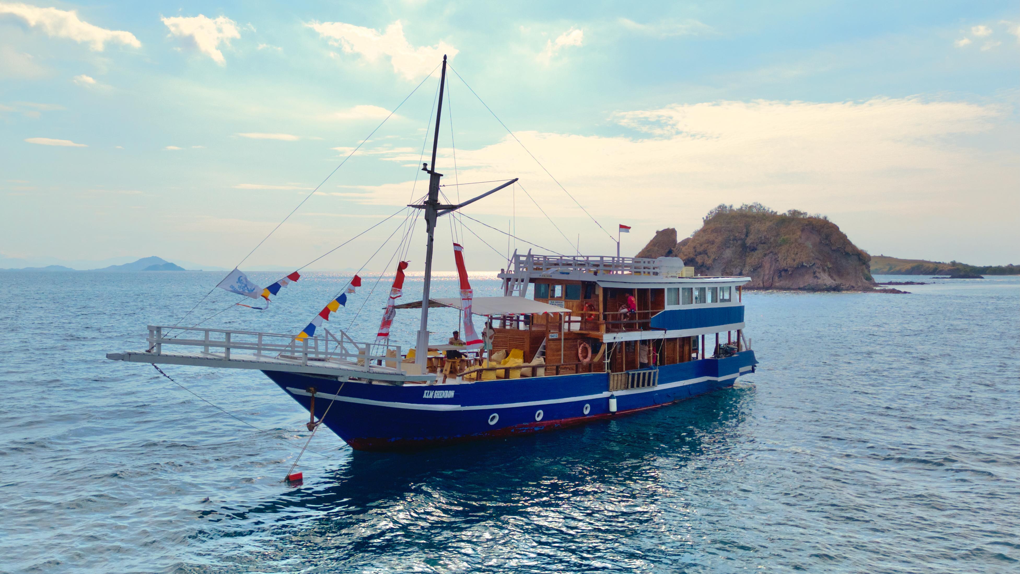 3D/2N – Central & North Komodo