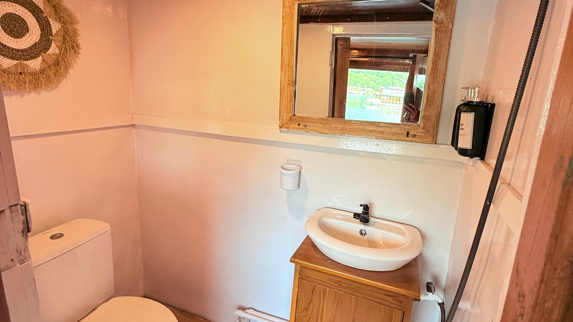 Upper Cabin 2 cabin on Shenron